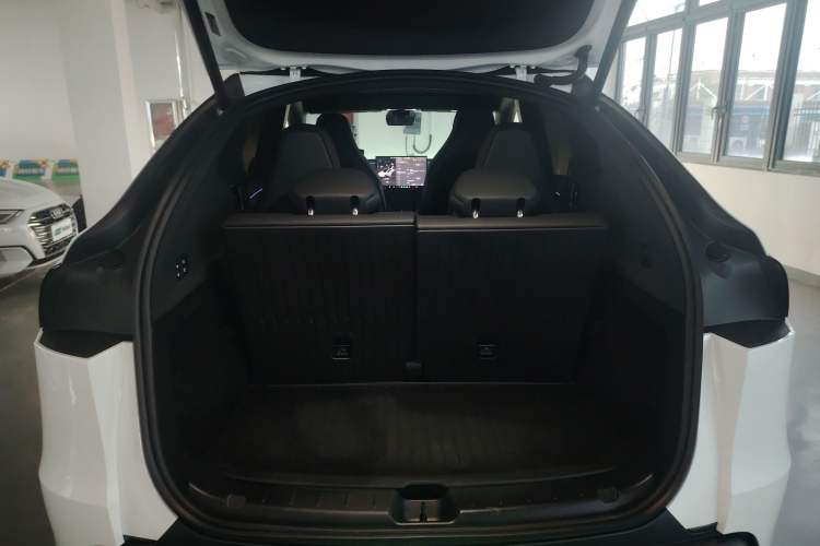 Used Tesla Model Y L 2025 Model Long-Range All-Wheel-Drive Version
