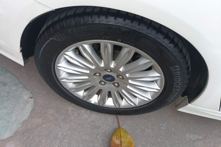Used Ford Mondeo 2013 2.0L GTDi 200 Luxury Model Right Rear Wheel Hub