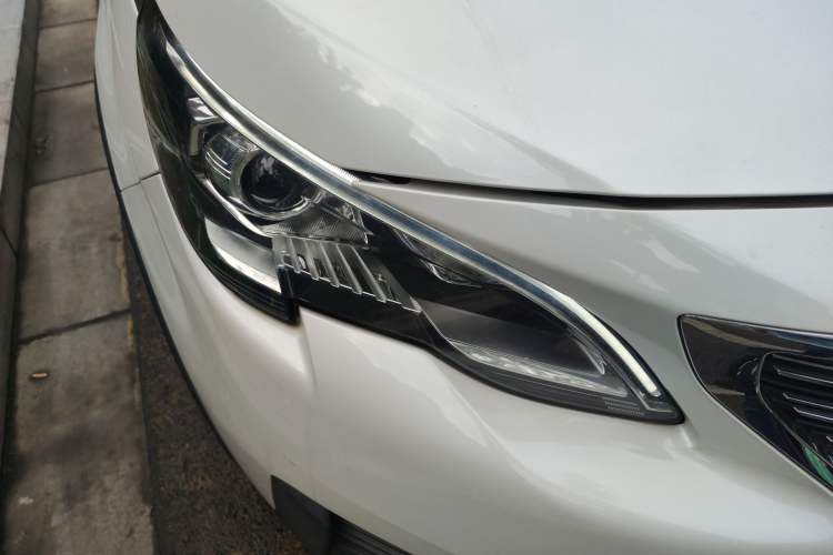 Used Peugeot 5008 2017 380THP 5-Seater Elite Edition Right Front Headlight