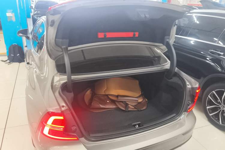 Used Volvo S60 2021 T4 Zhiyi Luxury Edition
