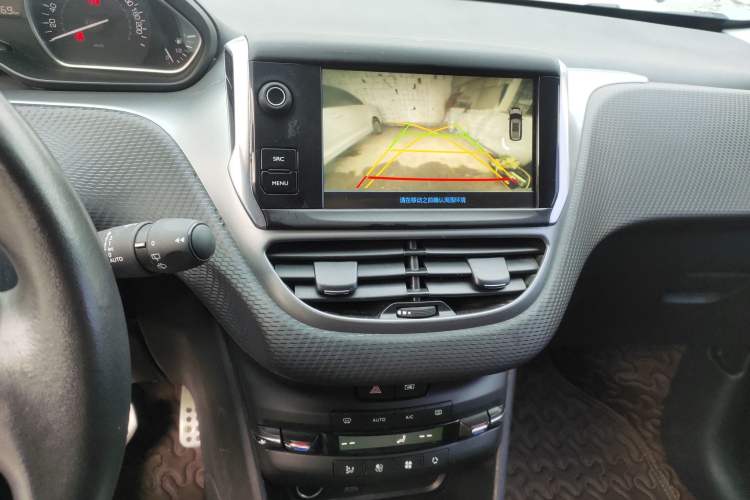 Used Peugeot 2008 2018 230THP Automatic Luxury Edition Audio And AC Panel