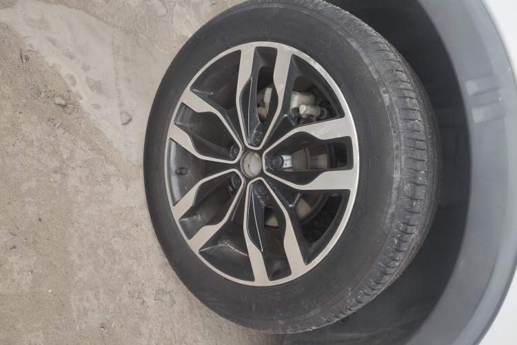 Used Roewe RX5 2016 30T Two-Wheel Drive Automatic Internet Smart Edition Right Rear Wheel Hub