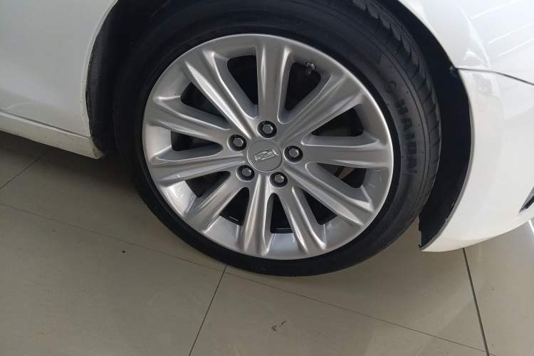 Used Cadillac ATS-L 2017 28T Tech Edition Right Front Wheel Hub