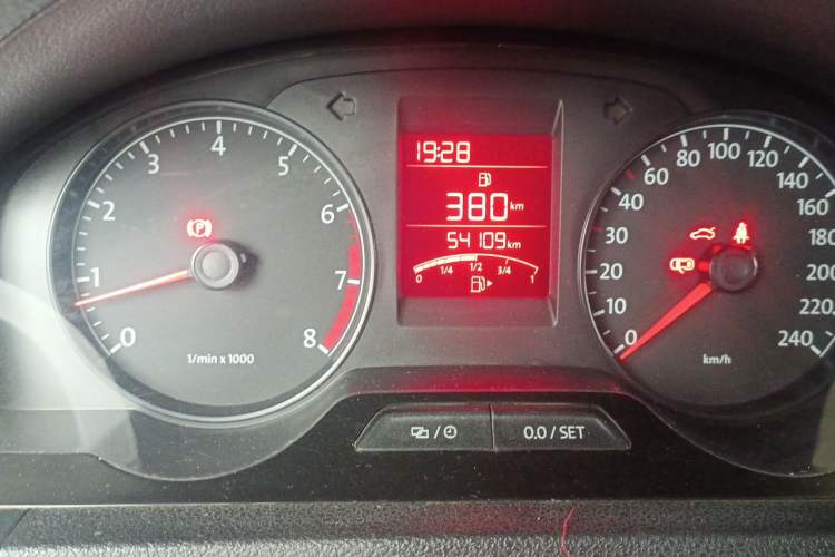 Used Volkswagen Santana 2015 1.6L Manual Comfort Edition Odometer Close Up