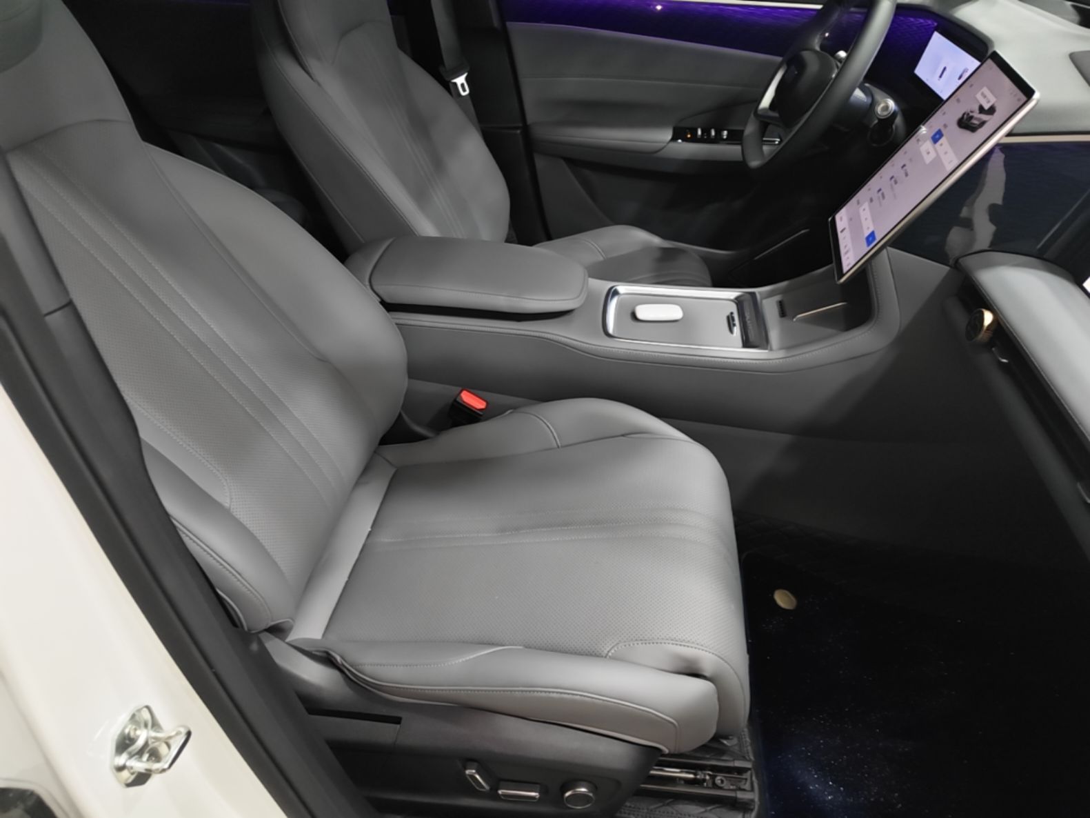 Geely Galaxy L7 2025 EM-i 115km Exploration+ Edition — снимка 19