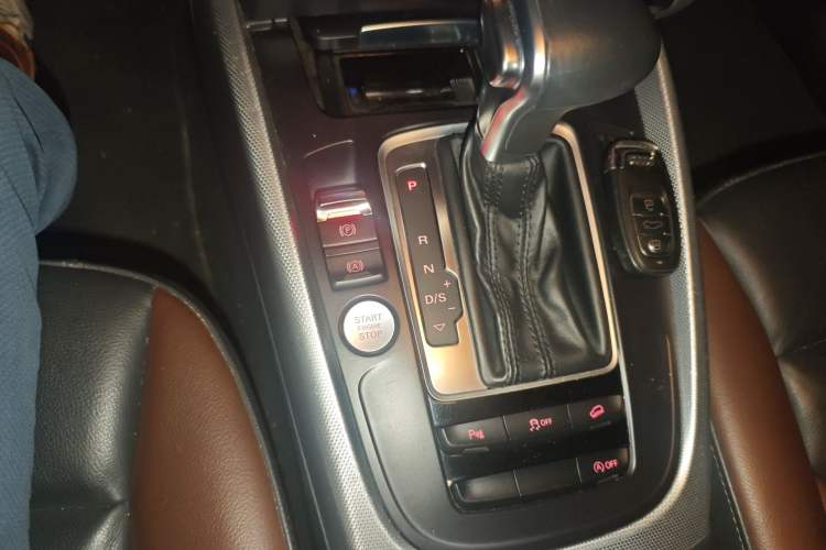 Used Audi Q5 2018 Collector's Edition 40 TFSI Technology Model