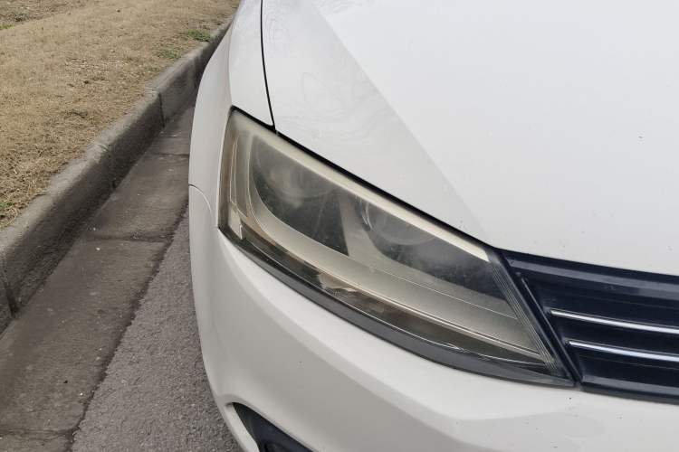 Used Volkswagen Sagitar 2014 Revised Version 1.6L Automatic Comfort Edition Right Front Headlight