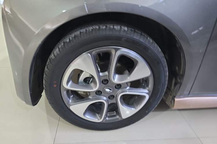 Used ORA White Cat 2022 Xiaoyue Mao Edition 360 km Luxury Model Lithium NMC