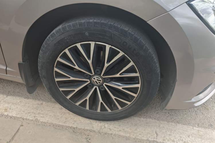 Used Volkswagen Sagitar 2019 200TSI DSG Comfort Version China VI Standard Right Front Wheel Hub