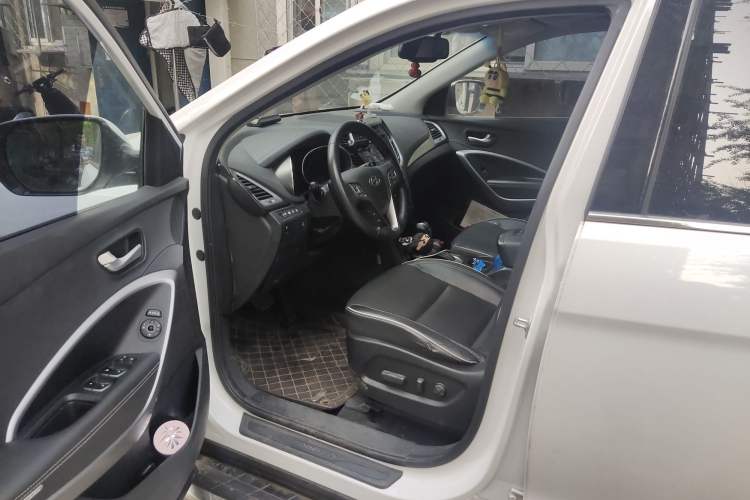 Used Hyundai Santa Fe 2017 2.0T Automatic All-Wheel Drive Smart 7-Seater