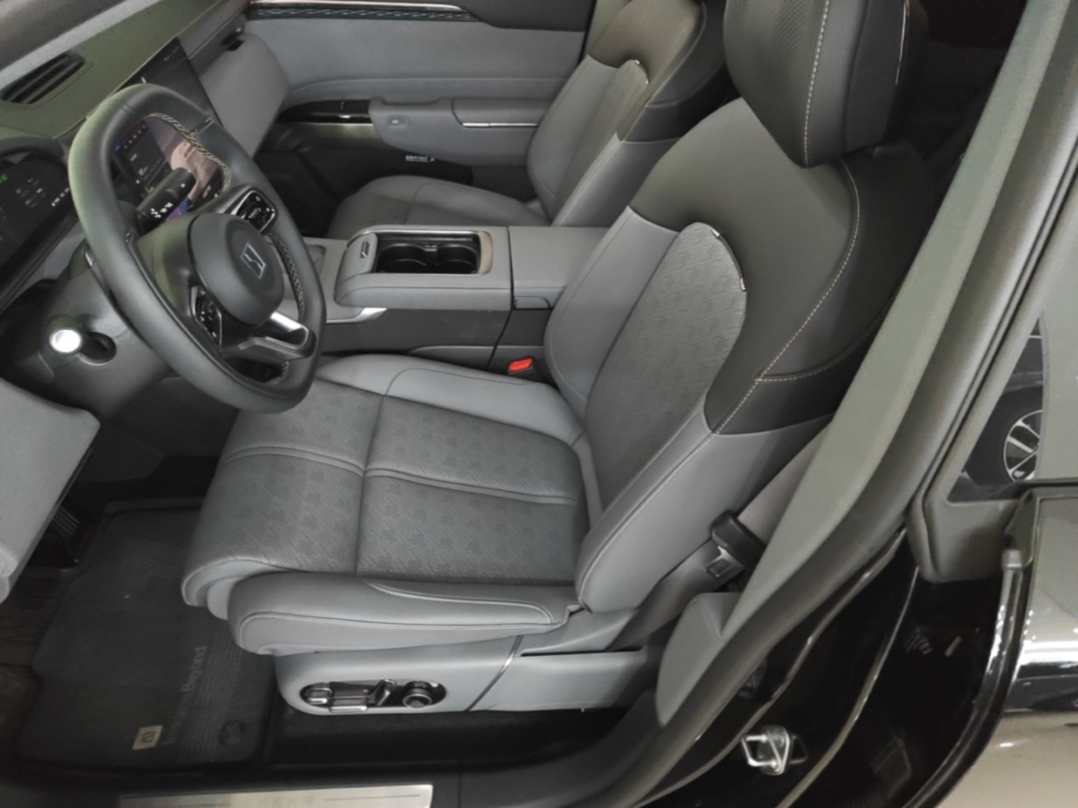 Zeekr 7X 2025 100 kWh Long-Range Rear-Wheel Drive with Intelligent Driving Features — снимка 17