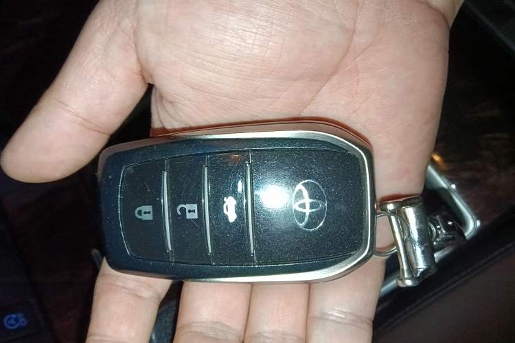 Used Toyota Camry 2016 2.5G 10th Anniversary Deluxe Navigation Edition
