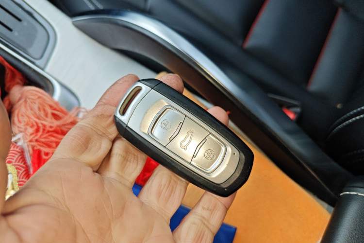 Used Geely Auto Emgrand X7 Sport 2018 2.0L Manual Two-Wheel Drive Zhiya Version Vehicle Key