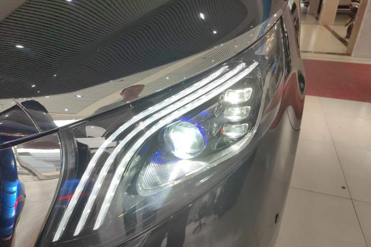 Used Mercedes-Benz Vito 2023 2.0T Elite Version 7 Seats Left Front Headlight