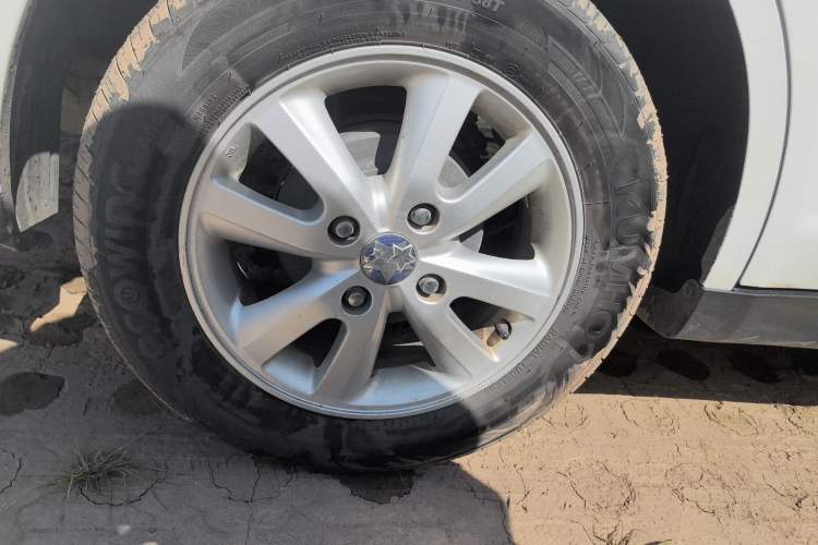 Used Venucia R50 2015 1.6L Manual Fashion Edition