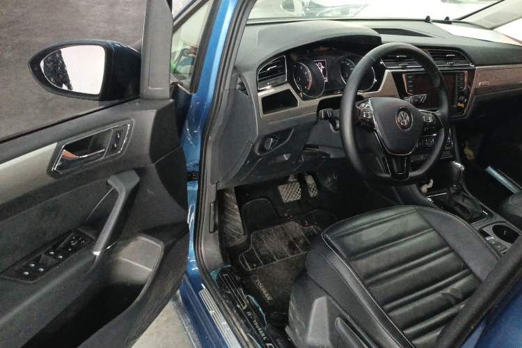 Used Volkswagen Touran 2018 Volkswagen Touran L 280TSI DSG Comfort Edition 7-seater
