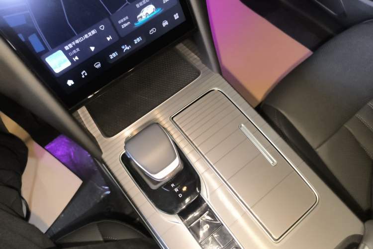 Used Hongqi HS7 PHEV 2025 Model 2.0T PHEV Two-Wheel Drive Qi Xiang Edition 6-Seater