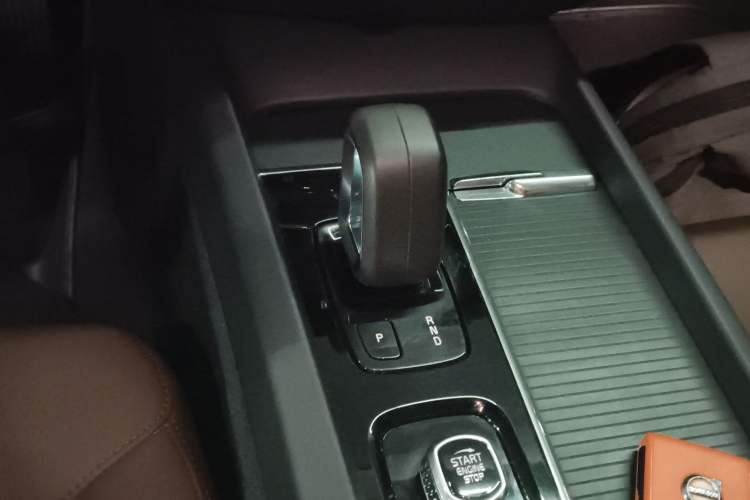 Used Volvo S60 2022 B4 Zhiyi Luxury Edition Gear Lever