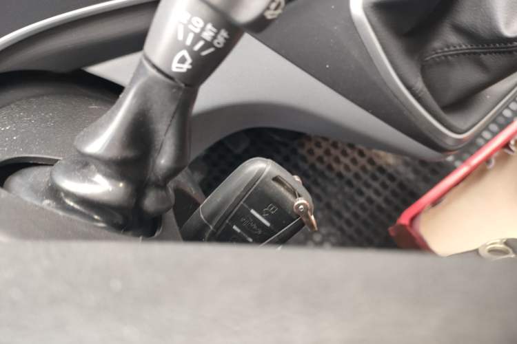 Used SAIC MAXUS Xintu V80 2023 2.0T Manual Classic City Delivery King Short Wheelbase Mid-Roof 3-Seater