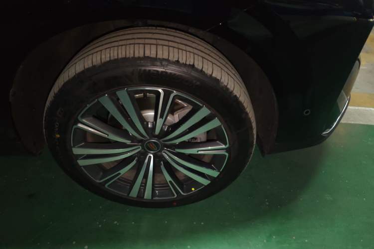 Used Hongqi HS6 PHEV 2026 240 Smart Hybrid Version Right Front Wheel Hub