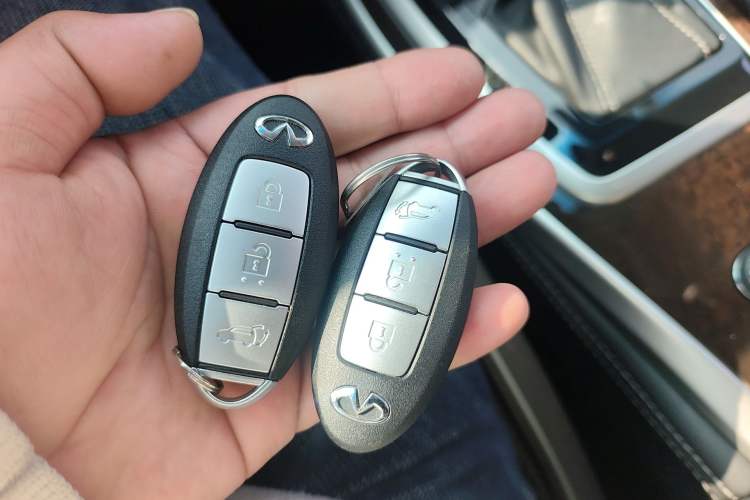 Used Infiniti QX60 2018 2.5 S/C Hybrid Two-Wheel-Drive Champion Family Edition Vehicle Key