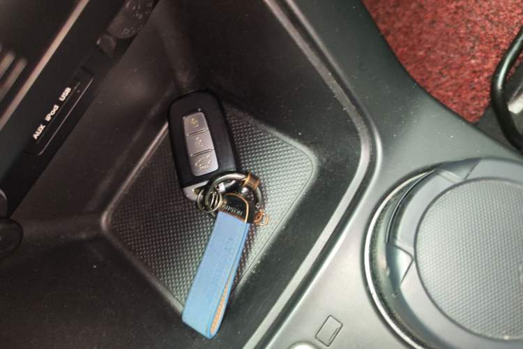 Used Kia Sorento 2012 2.4L Gasoline Supreme Edition Vehicle Key