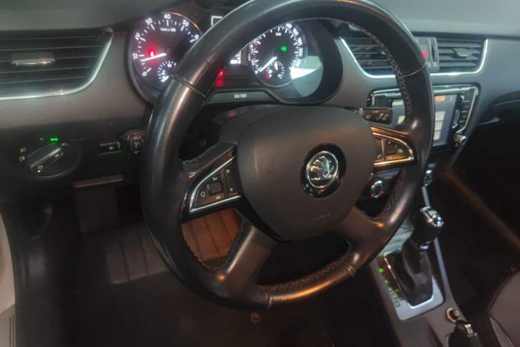 Used Skoda Octavia 2016 TSI280 DSG Smart Drive Edition Steering Wheel