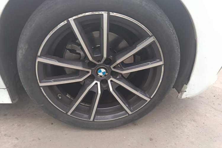 Used BMW 3 Series 2022 320Li M Sport Package Right Front Wheel Hub