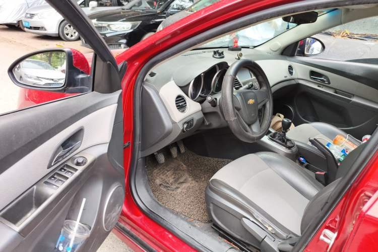 Used Chevrolet Cruze 2011 1.6L SE MT Transformers Edition