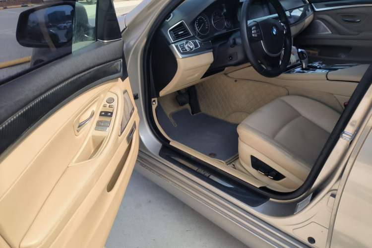 Used BMW 5 Series 2013 525Li Luxury Model
