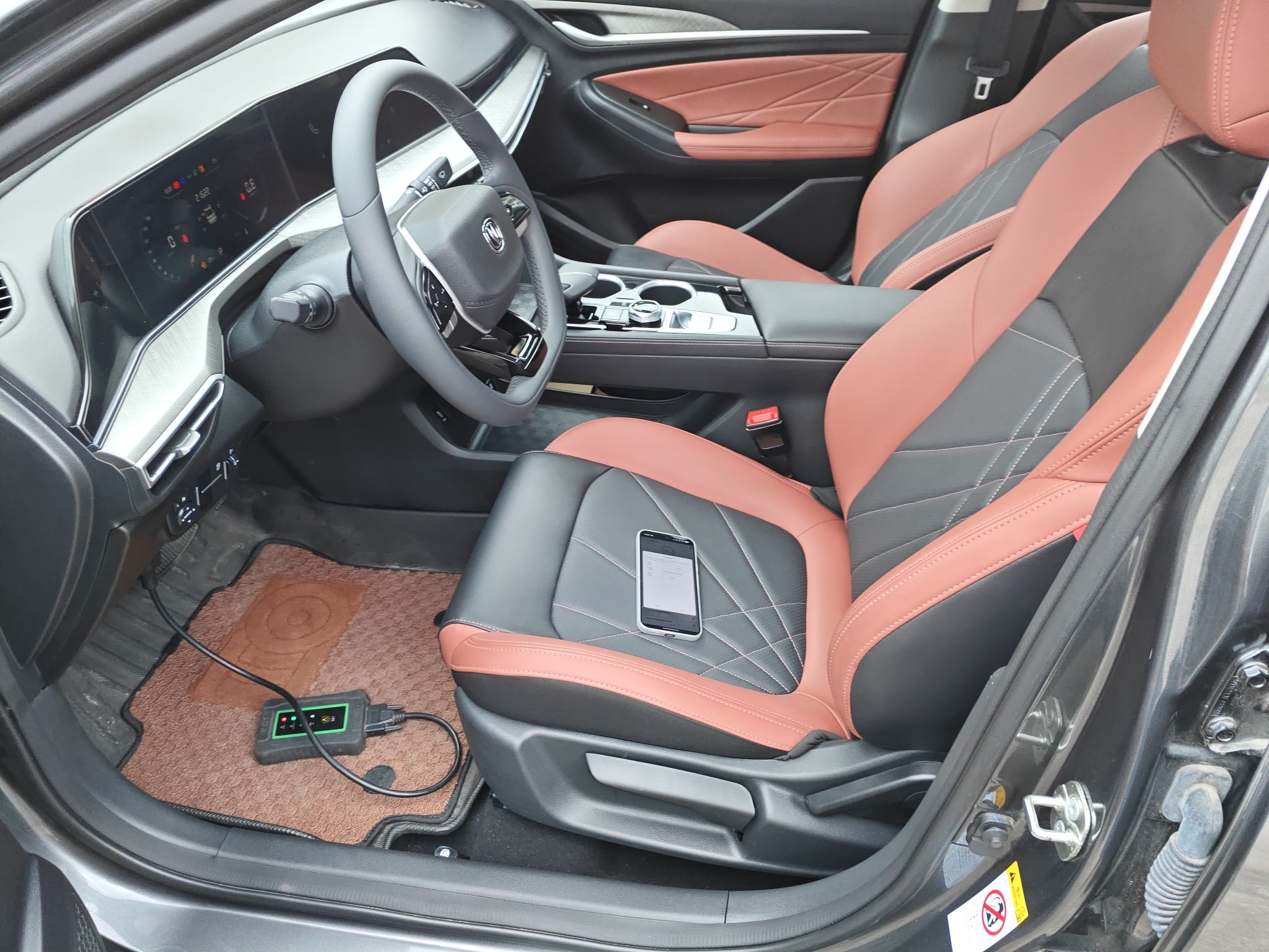 المقاعد الأمامية داخل السيارة