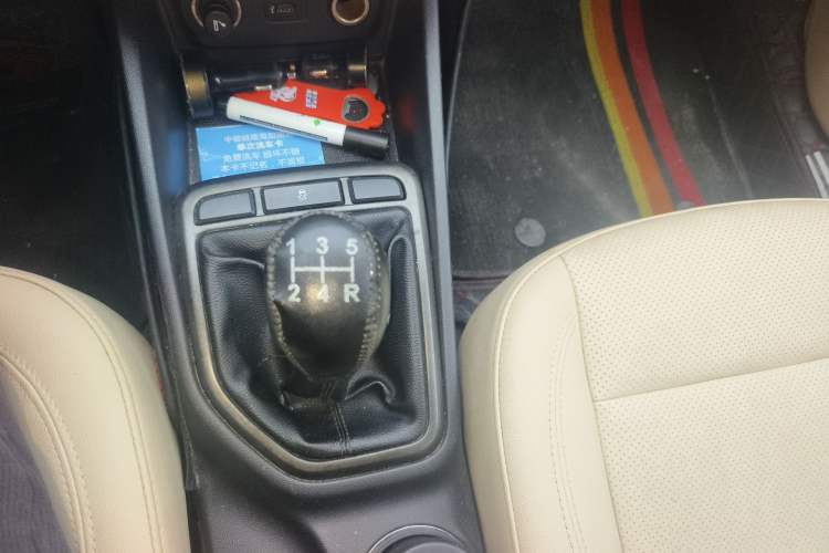 Used CHANGAN Eado 2016 1.6L Manual Fashion Edition Gear Lever