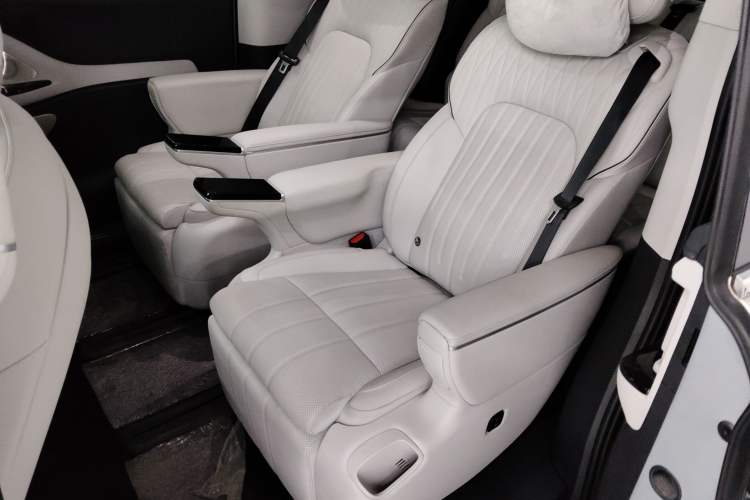 Used VOYAH Dream 2025 PHEV Four-Wheel-Drive Flagship Version – Qiankun Edition