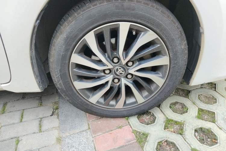 Used Toyota Corolla 2018 Dual-Engine 1.8L E-CVT Smart Edition
