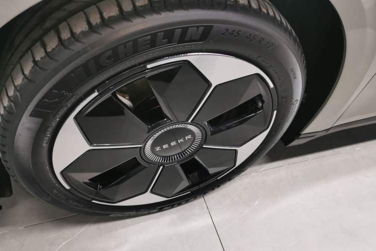 Used Zeekr 007 2024 Rear-Drive Enhanced Version 75 kWh
