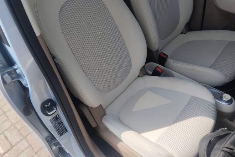 Used Wuling Hongguang MINIEV 2025 Four-Door Version Zhenxiang+ Edition Right Front Seat