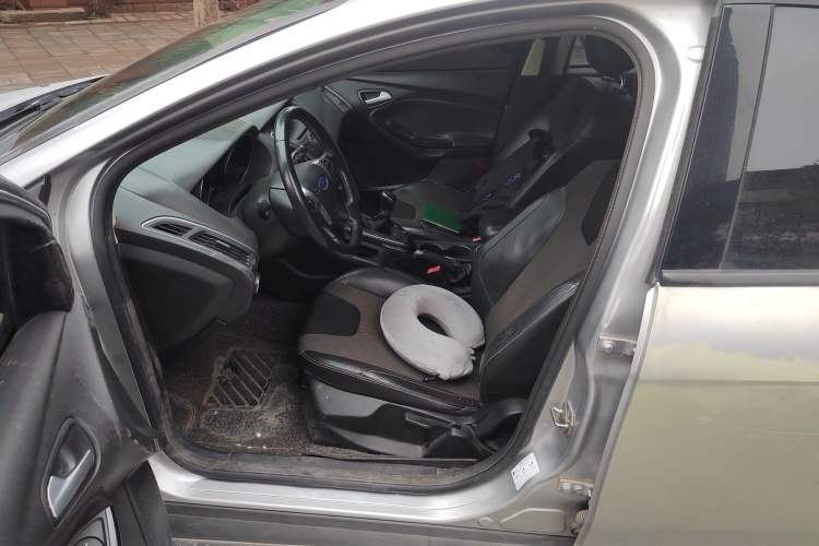 Used Ford Focus 2012 Sedan 1.6L Manual Fashion Edition
