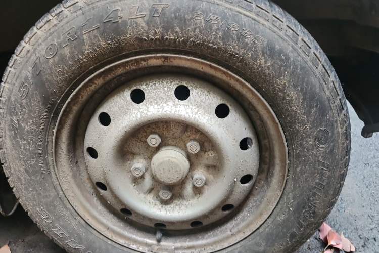 Used Wuling Rongguang 2012 1.5L Extended Basic Version Right Front Wheel Hub