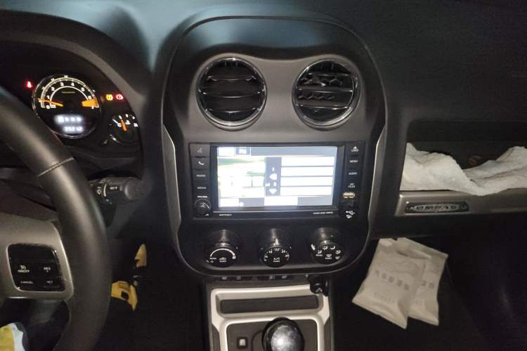 Used Jeep Compass 2014 2.0L two-wheel drive luxury version
