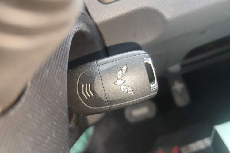 Used Wuling Hongguang MINIEV 2021 Macaron Premium Model – Lithium Iron Phosphate Vehicle Key