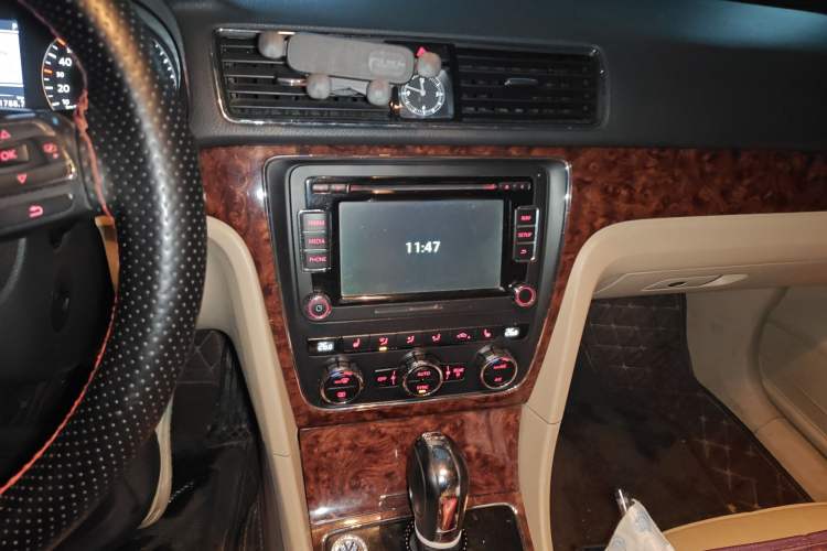 Used Volkswagen Passat 2013 1.8TSI DSG Prestige Edition Audio And AC Panel