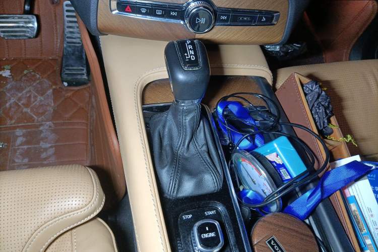 Used Volvo XC90 2017 T6 Prestige 7-Seater Gear Lever