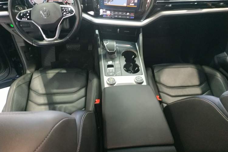 Used Volkswagen Touareg 2020 2.0 TSI RuiShang Edition China VI Standard
