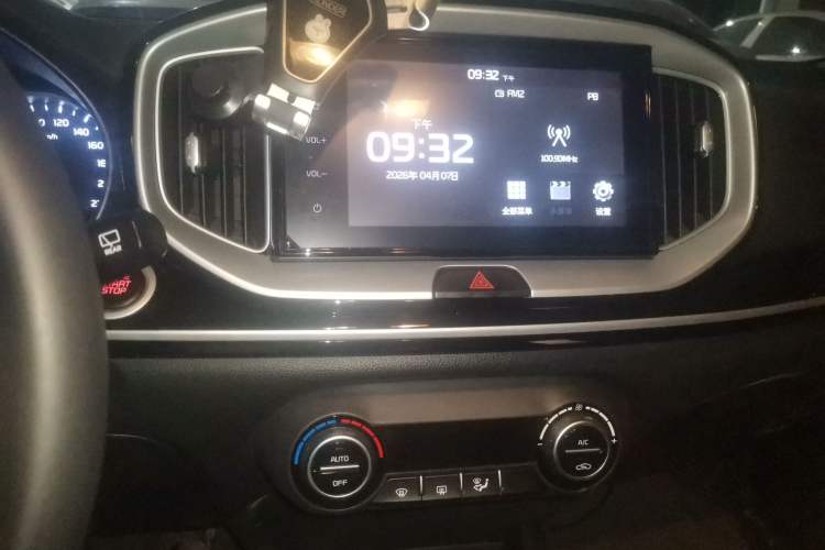 Used Kia kx1 Stonic 2021 1.4L CVT Fun & Sunroof Model Audio And AC Panel