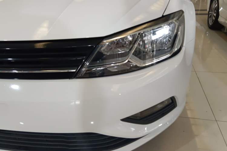 Used Volkswagen Lamando 2015 230TSI DSG Fashion Edition
