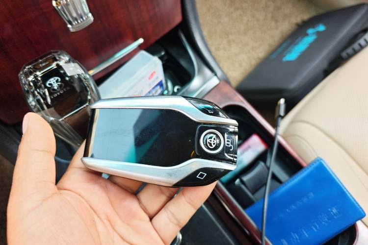 Used Toyota Crown 2010 2.5L Royal Leather Sunroof Edition
