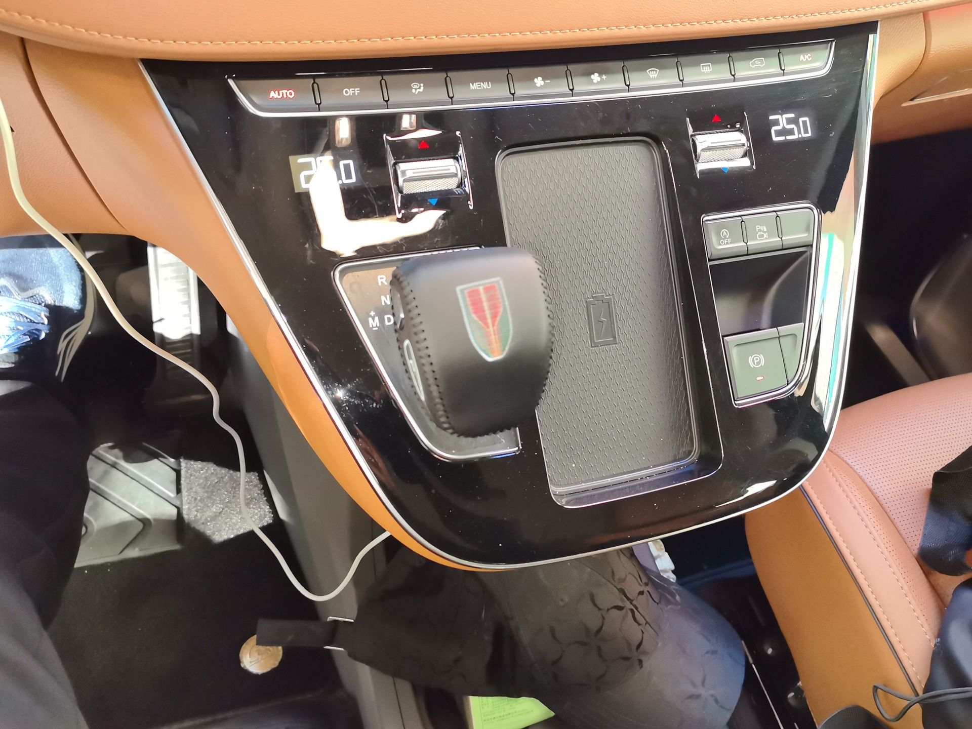 Hongqi HQ9 2023 2.0T Smart Connect Flagship Edition - Chinese Trim Xiang — снимка 14