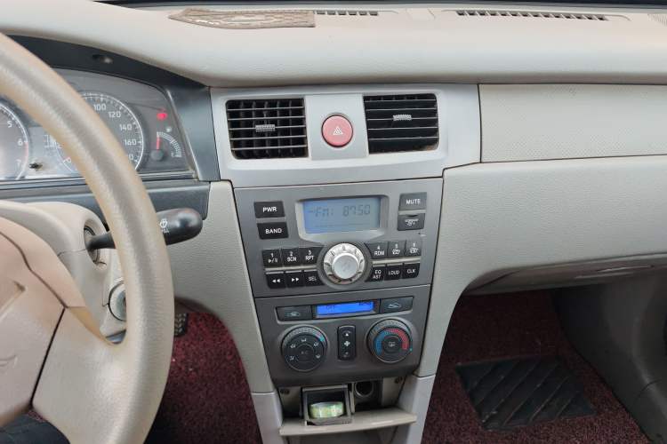 Used FAW Xiali N5 2011 1.3L Manual Luxury Edition Audio And AC Panel