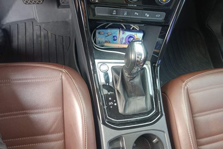 Used Volkswagen Touran 2016 Volkswagen Touran L 280TSI DSG Luxury Edition Gear Lever