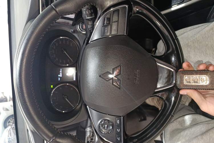 Used Mitsubishi Outlander 2019 2.0L Two-Wheel Drive Comfort Edition 7-Seater China VI Standard